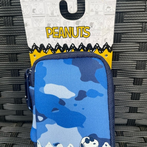 PEANUTS Airpod Case,Peanuts Camouflage AirPod Case,snoopy AirPod case. - Picture 7 of 11